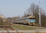 Electric multiple units and railcars