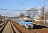 Electric multiple units and railcars