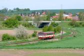Diesel multiple units and railcars